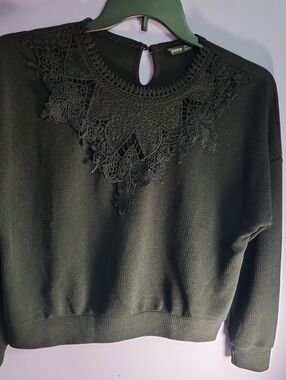 SHEIN Black Lace Yoke Crewneck Top